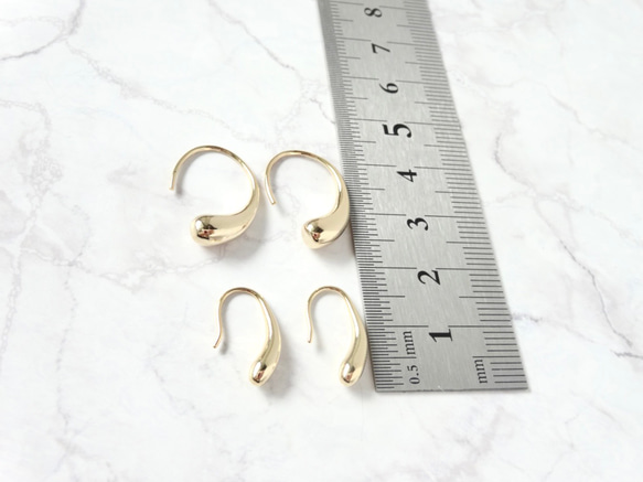 オフィスでも使える定番ピアス！小さなしずく型のピアス（ゴールド/シルバー ）秋　プチギフト　メンズ　華奢　クリスマス 12枚目の画像