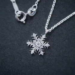 スノーフレークのシルバー925ネックレス　雪の結晶　シルバー　金属アレルギー対応　冬　クリスマス　雪 1枚目の画像