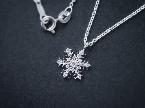 スノーフレークのシルバー925ネックレス　雪の結晶　シルバー　金属アレルギー対応　冬　クリスマス　雪 1枚目の画像