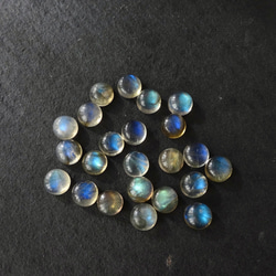 神秘的な輝き！ラブラドライトのゴールド　リング（フリーサイズ）　重ね付け　指輪　青　真鍮　天然石　シルバー　グレー 3枚目の画像