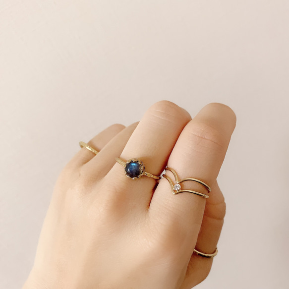 神秘的な輝き！ラブラドライトのゴールド　リング（フリーサイズ）　重ね付け　指輪　青　真鍮　天然石　シルバー　グレー 7枚目の画像