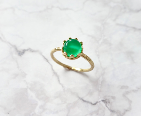 グリーンオニキスのリング（フリーサイズ）指輪　ゴールド　天然石　緑　 1枚目の画像