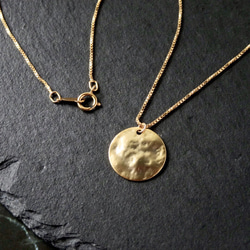満月のようなコインのネックレス　（14kgfチェーン）金属アレルギー対応　月　コインネックレス　丸　まる　ゴールド 1枚目の画像