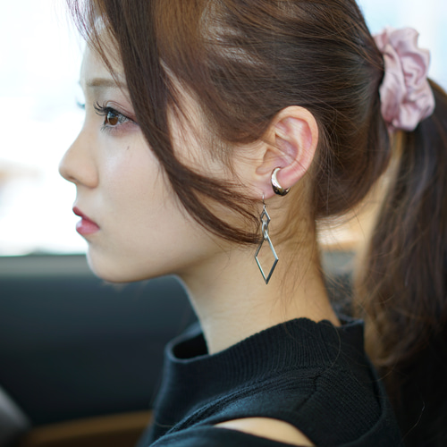 金属アレルギー対応！ トリプルダイヤのシルバー925ピアス メンズ