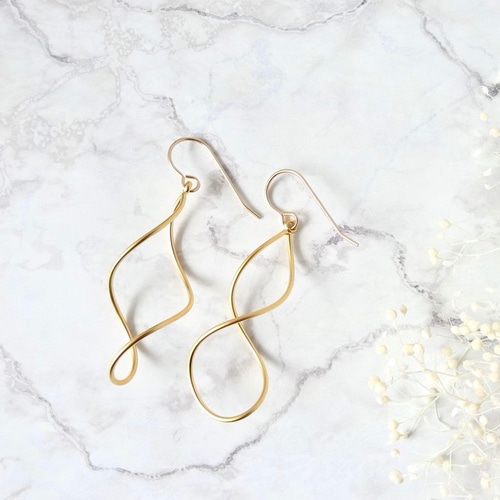 ✳️１４kgfスクロールウェーブカービングピアス ✳️14kgfスクロールウェーブカービングピアス