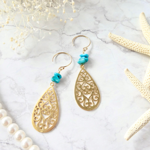 エスニックチャームとターコイズの14kgfピアス 大ぶり 天然石 金属