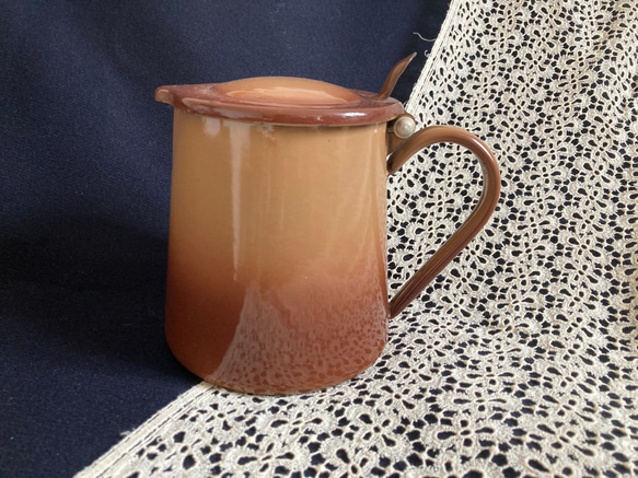 早割クーポン！ フランスヴィンテージホーロー蓋つきジャグ その他インテリア その他