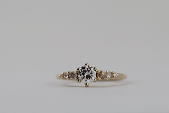 "Aelin"Round Cut White Diamond 14K Yellow Gold Ring/堆疊戒/結婚 第3張的照片