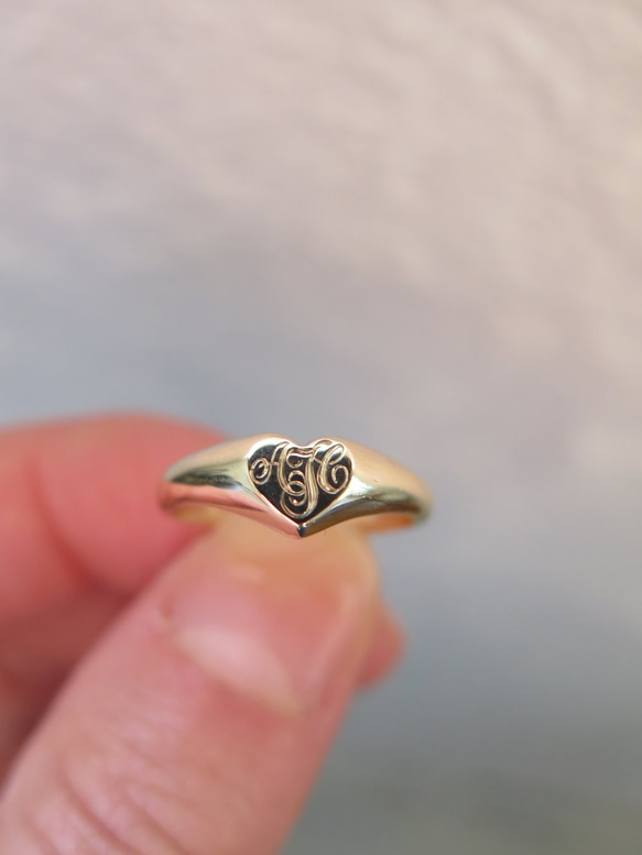 【免費客製】Heart Customize Signet Character Ring 14K Gold Ring 第9張的照片