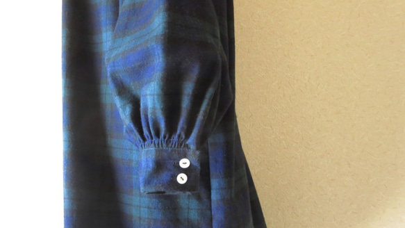 コットンネルのオーバーサイズロングシャツ＊パフスリーブ　襟高　台衿　シャツワンピース　タータンチェック　ブラックウォッ 6枚目の画像