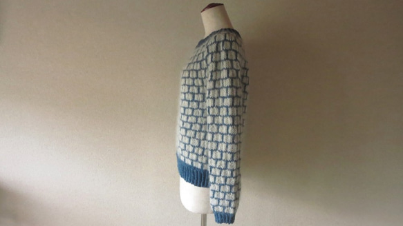 『再販・受注製作』キッドモヘア・エクストラファインウール丸編みセーター　石畳模様＊ブルージルコン 4枚目の画像