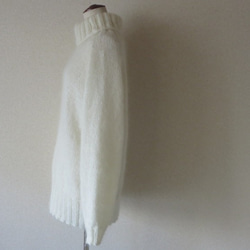 『再販・受注製作』キッドモヘアのハイネックロングセーター　オーバーシルエット　ラムウール　オフホワイト　白 4枚目の画像