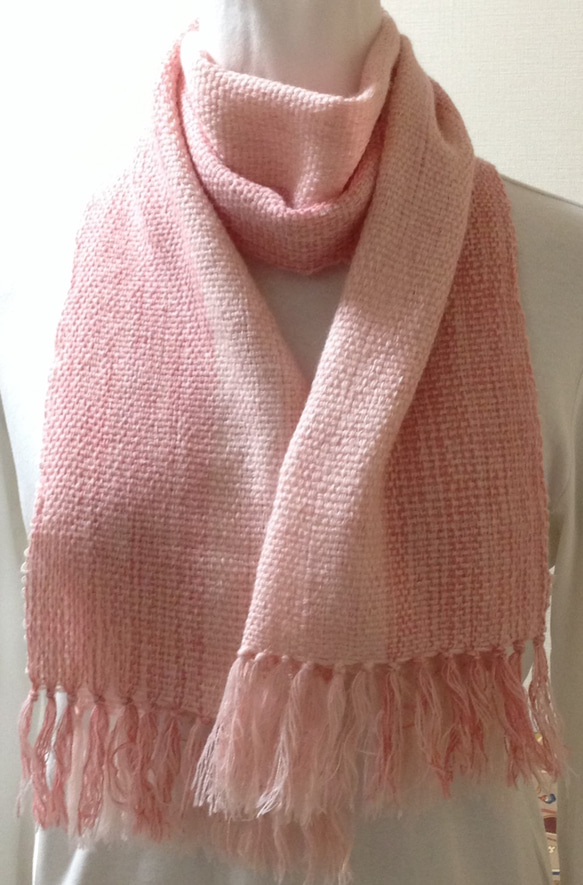手織りウールのマフラー  ピンク色 5枚目の画像