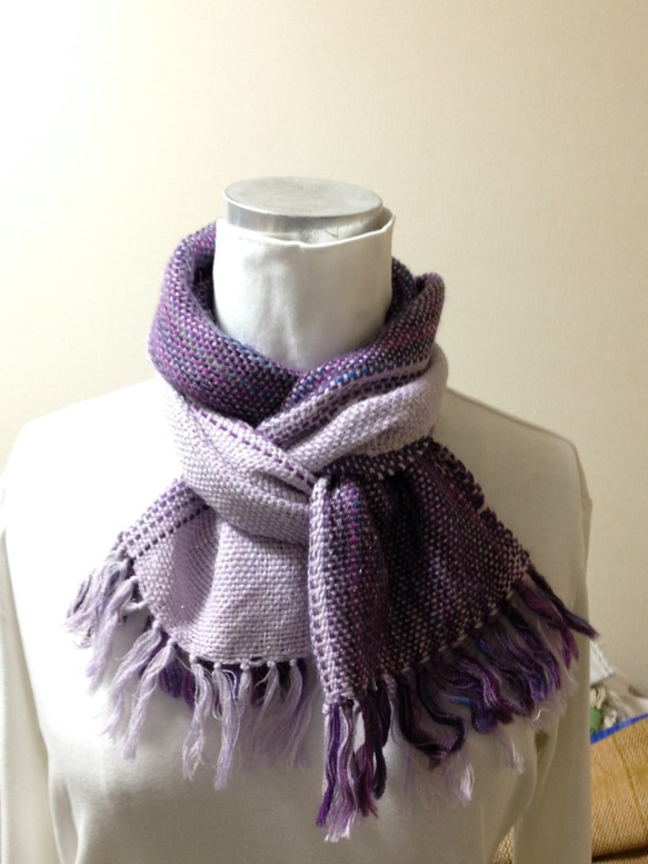 手織りウールのマフラー  紫色 1枚目の画像