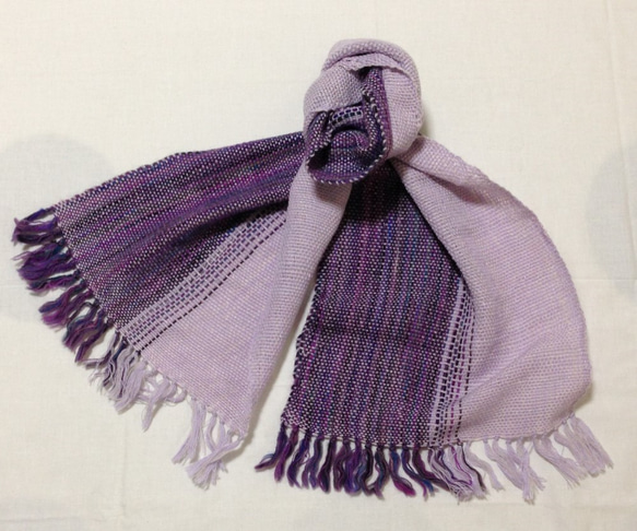 手織りウールのマフラー  紫色 3枚目の画像
