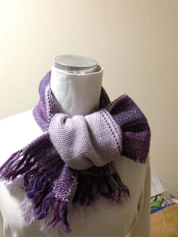 手織りウールのマフラー  紫色 4枚目の画像