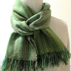手織りウールのマフラー  緑色 1枚目の画像