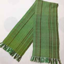 手織りウールのマフラー  緑色 2枚目の画像