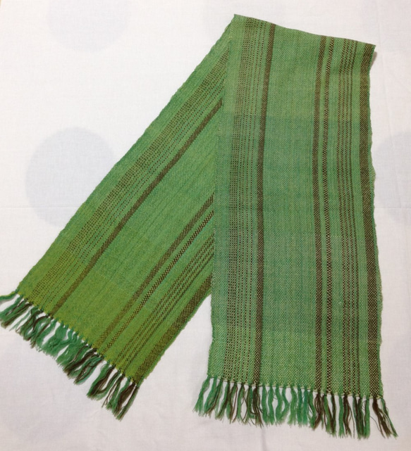 手織りウールのマフラー  緑色 2枚目の画像