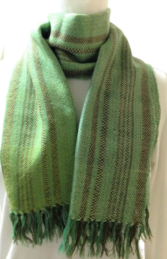 手織りウールのマフラー  緑色 4枚目の画像