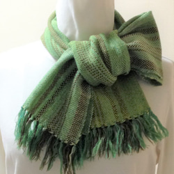 手織りウールのマフラー  緑色 5枚目の画像