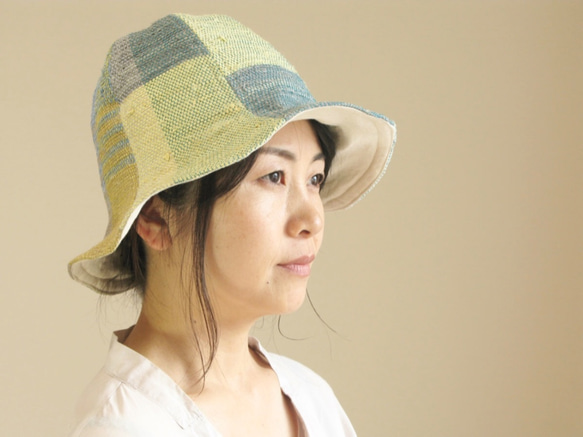 シルクの着物を裂いて織る　naonaoの裂織帽子　一点もの　送料無料 1枚目の画像