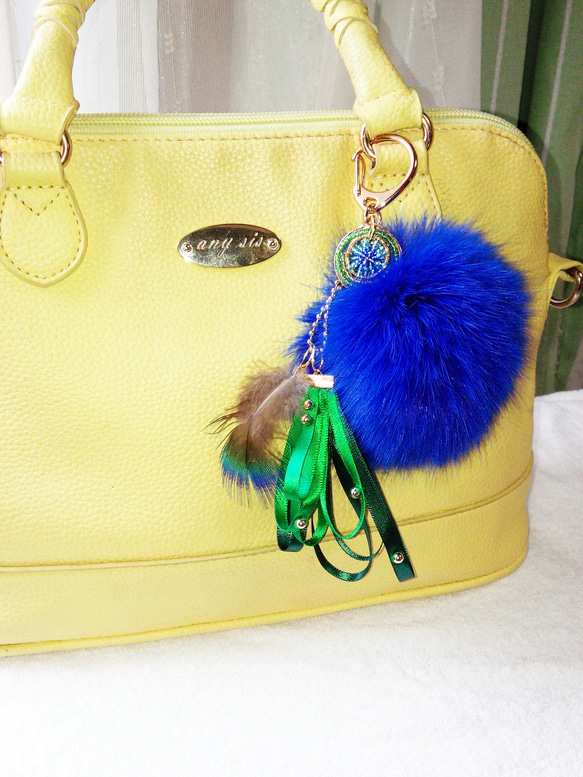 【再販×4★】まるで孔雀のようなファーバックチャーム 2枚目の画像