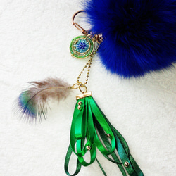 【再販×4★】まるで孔雀のようなファーバックチャーム 3枚目の画像