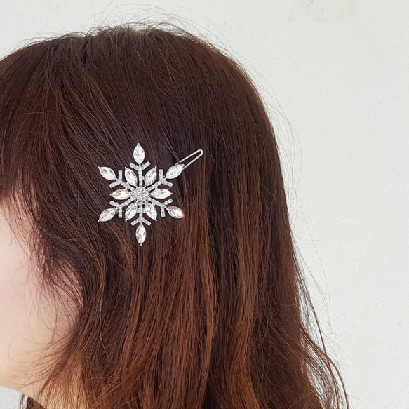 「Creema限定」 雪の結晶,冬、クリスタルストーンの雪の結晶 ヘアクリップ、冬、クリスマス,雪★シルバー、 6枚目の画像