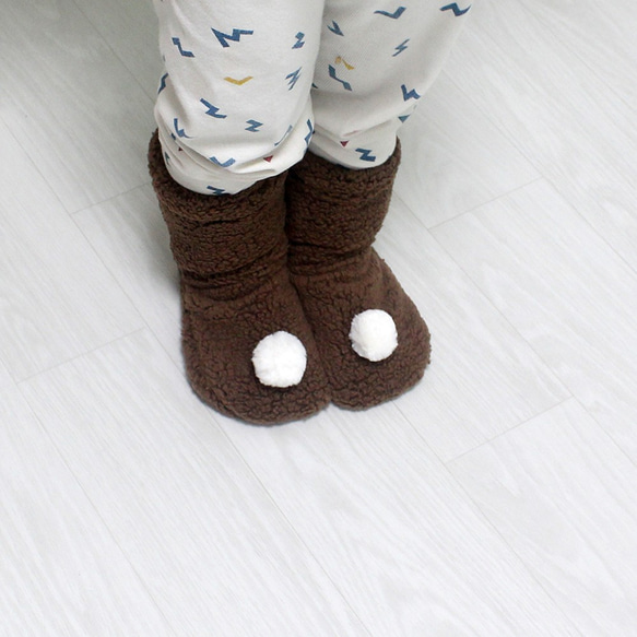 赤ちゃんの靴下/ 赤ちゃんの冬用の靴下/冬用の靴下/baby white pompom socks,冬向け 1枚目の画像