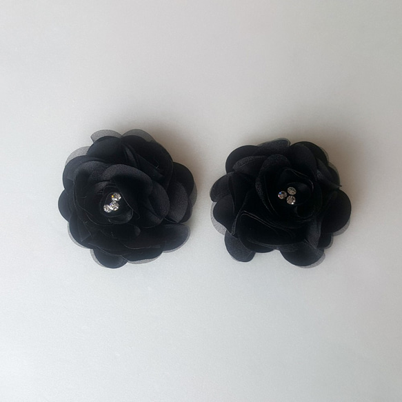 [Creema限定] ブラックのシューズクリップ Flower 気品のある ~母の日に,母の日プレゼント 2枚目の画像