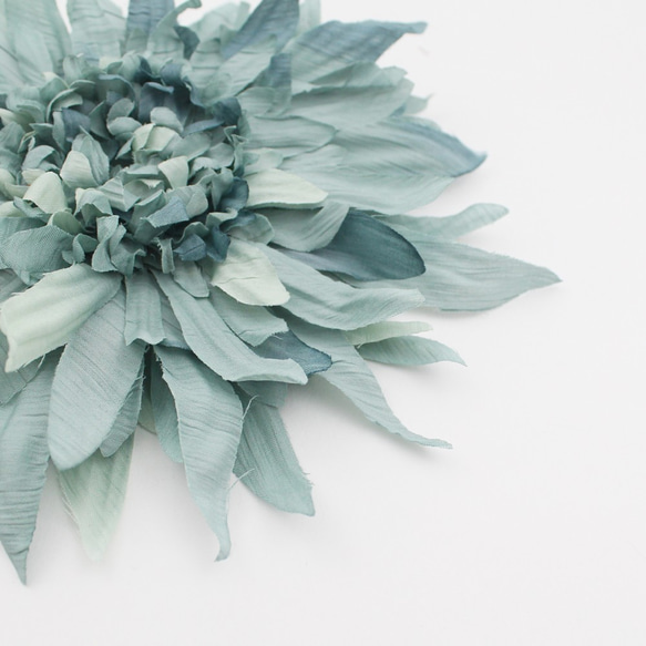 [Creema限定] jade-green-corsage,微妙な青緑色のコサジ 5枚目の画像