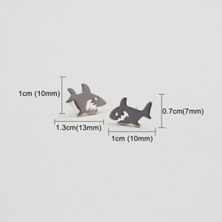 可愛的鯊魚耳釘，鯊魚，銀色 第3張的照片