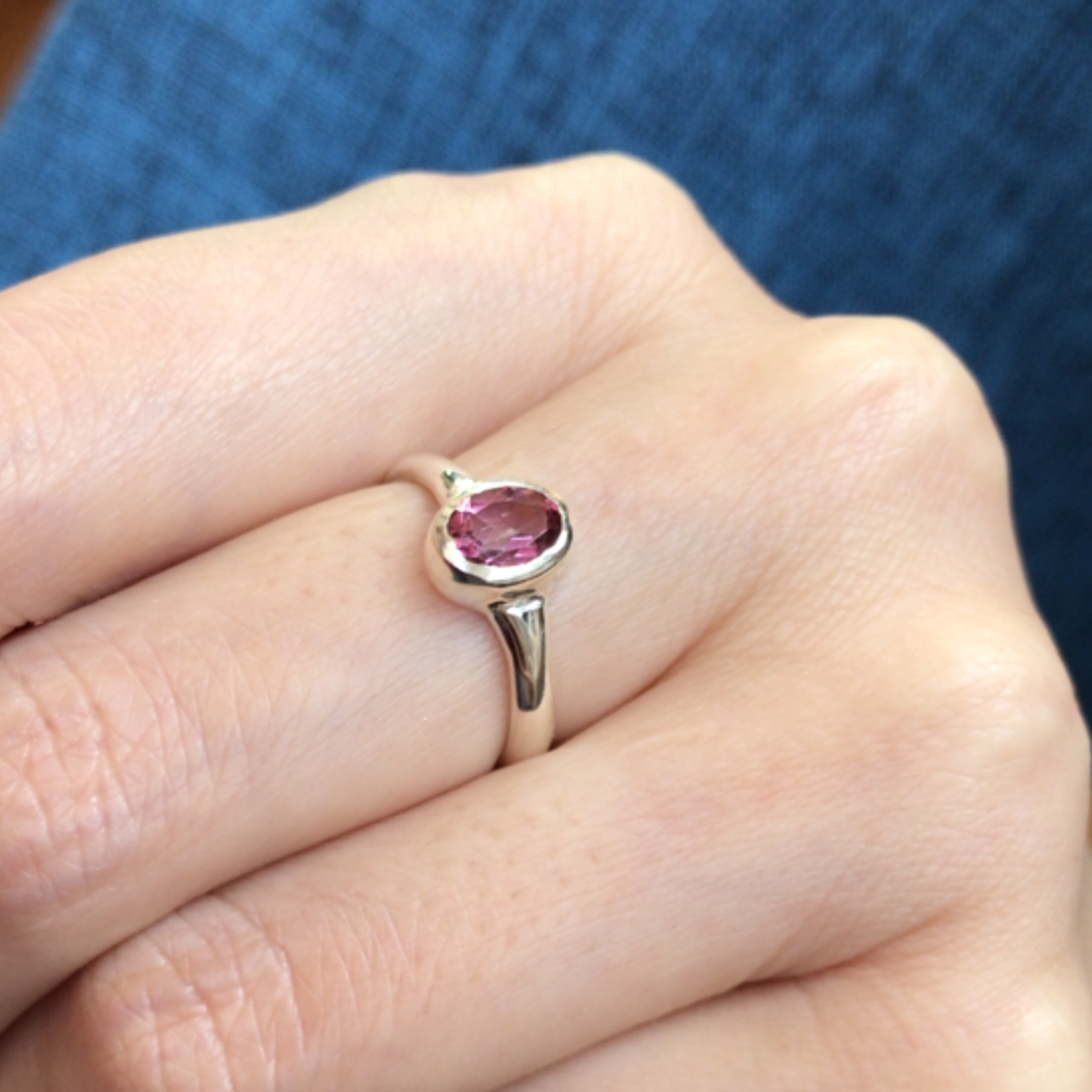 “輝く一粒”ピンクトパーズのシンプルリング