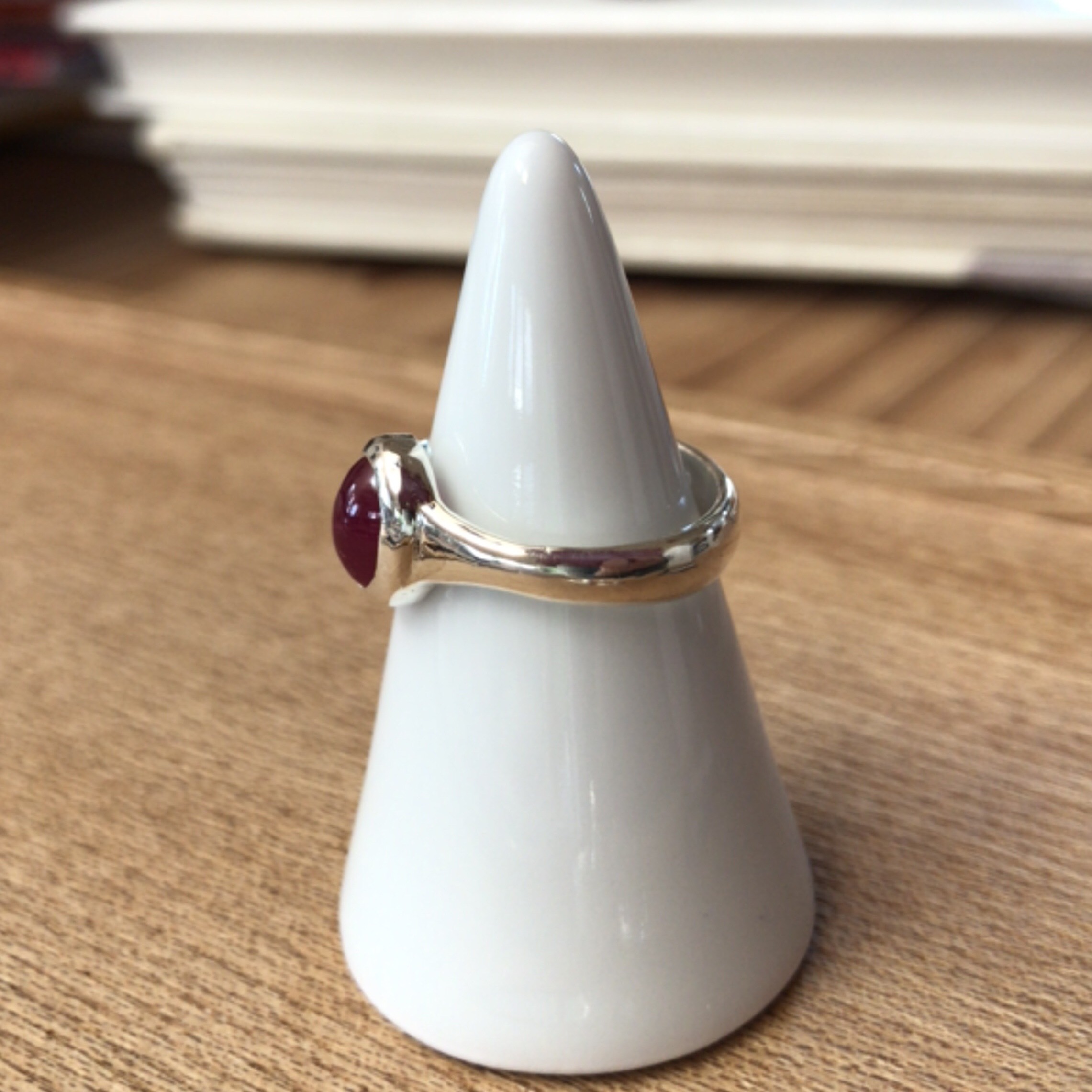 “情熱” ルビーのシンプルリング