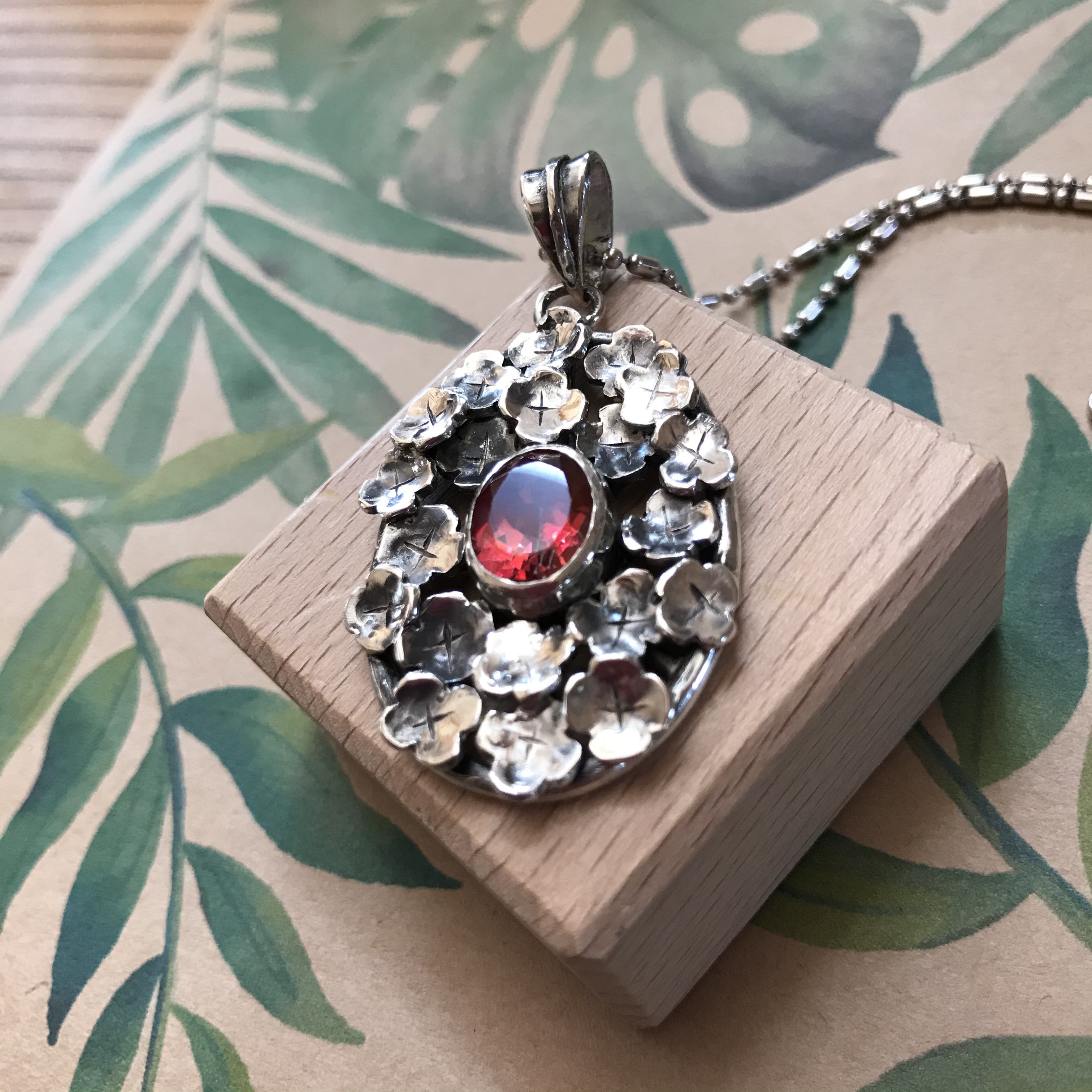 紫陽花(ハイドレンジア)〜ピンクトパーズ　ネックレス／ペンダント