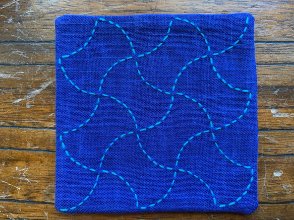 刺し子分銅模様のコースター 紺藍色×　紺碧色糸 3枚目の画像