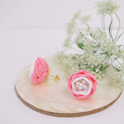 《お花のイヤリング・ピアス 2019年トレンドカラー》 5枚目の画像