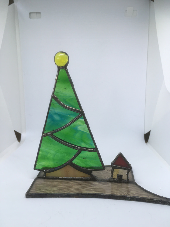 ステンドグラスのクリスマスツリー 2枚目の画像