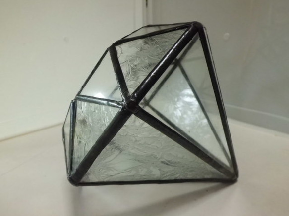 ステンドグラスのテラリュウム 5枚目の画像