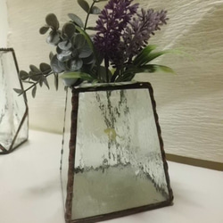 ステンドグラスの花瓶 2枚目の画像