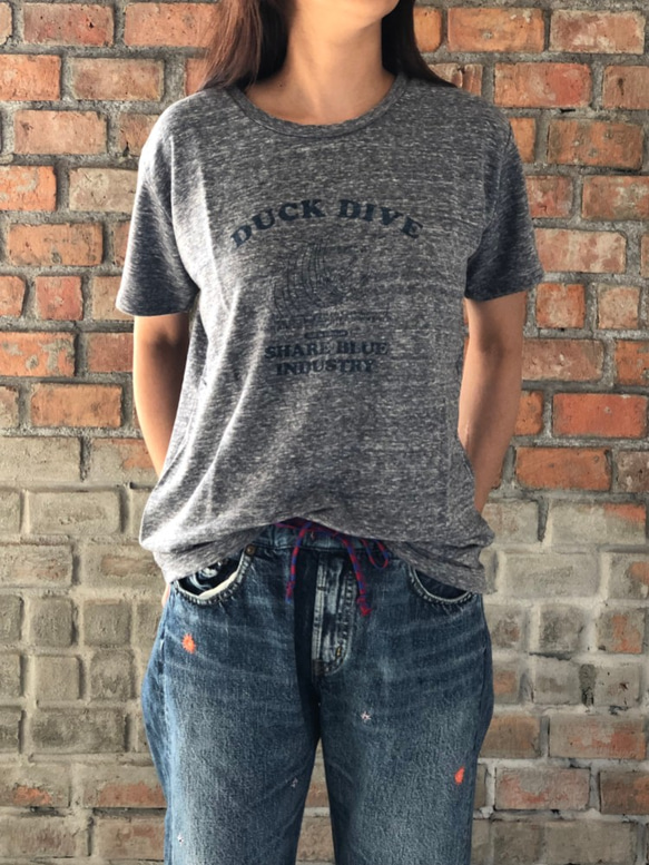 数量限定　DUCK　くたっとしたゆるTシャツ　薄い綿のTシャツ　男女兼用　Tシャツ　サーフボード　サーフィン 1枚目の画像