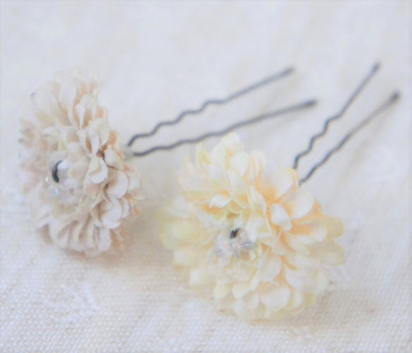 アンティーク*フラワー(花)のＵピン・髪飾り（クリームイエロー＆グレージュの）2個セット 6枚目の画像