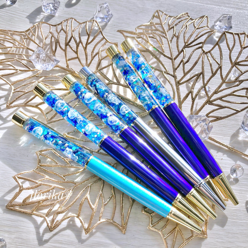 夏に涼しげ！海月のハーバリウムボールペン『クラゲ舞う神秘の海