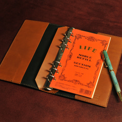 イタリアンレザーのシステム手帳　バイブルサイズ KRAUSE金具 グリーン 革 手帳カバー 1枚目の画像