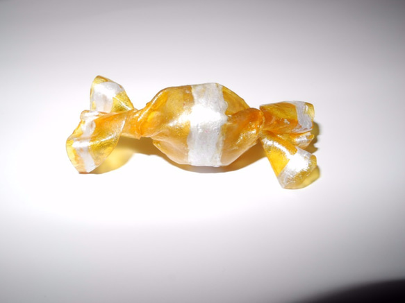 生皮のキャンディーブローチ　イエロー 3枚目の画像