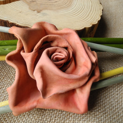 一枚革で創る薔薇のコサージュ 4枚目の画像