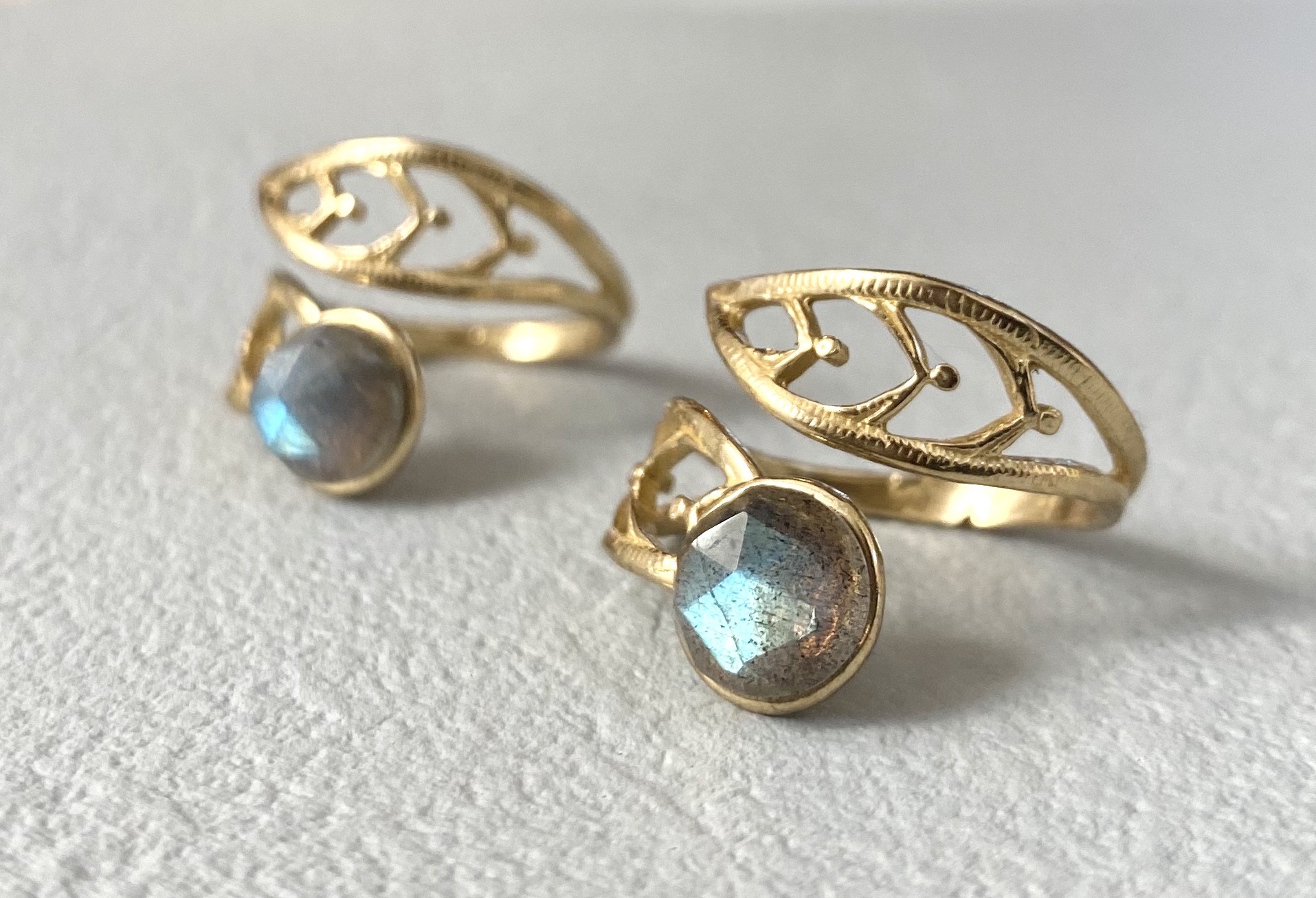 ラブラドライト リーフモチーフ 真鍮リング