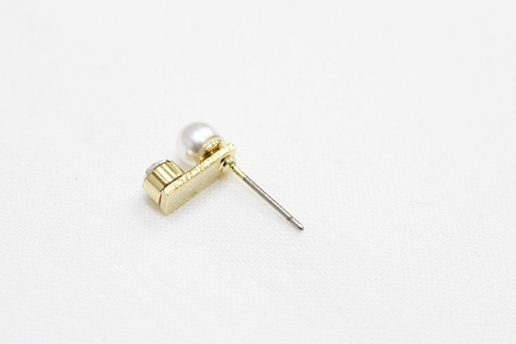 [2 件] 1 粒珍珠 &amp; 1 粒立方耳環 [金色] [無鈦貼扣] -mt-3067 第2張的照片