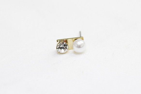 [2 件] 1 粒珍珠 &amp; 1 粒立方耳環 [金色] [無鈦貼扣] -mt-3067 第3張的照片